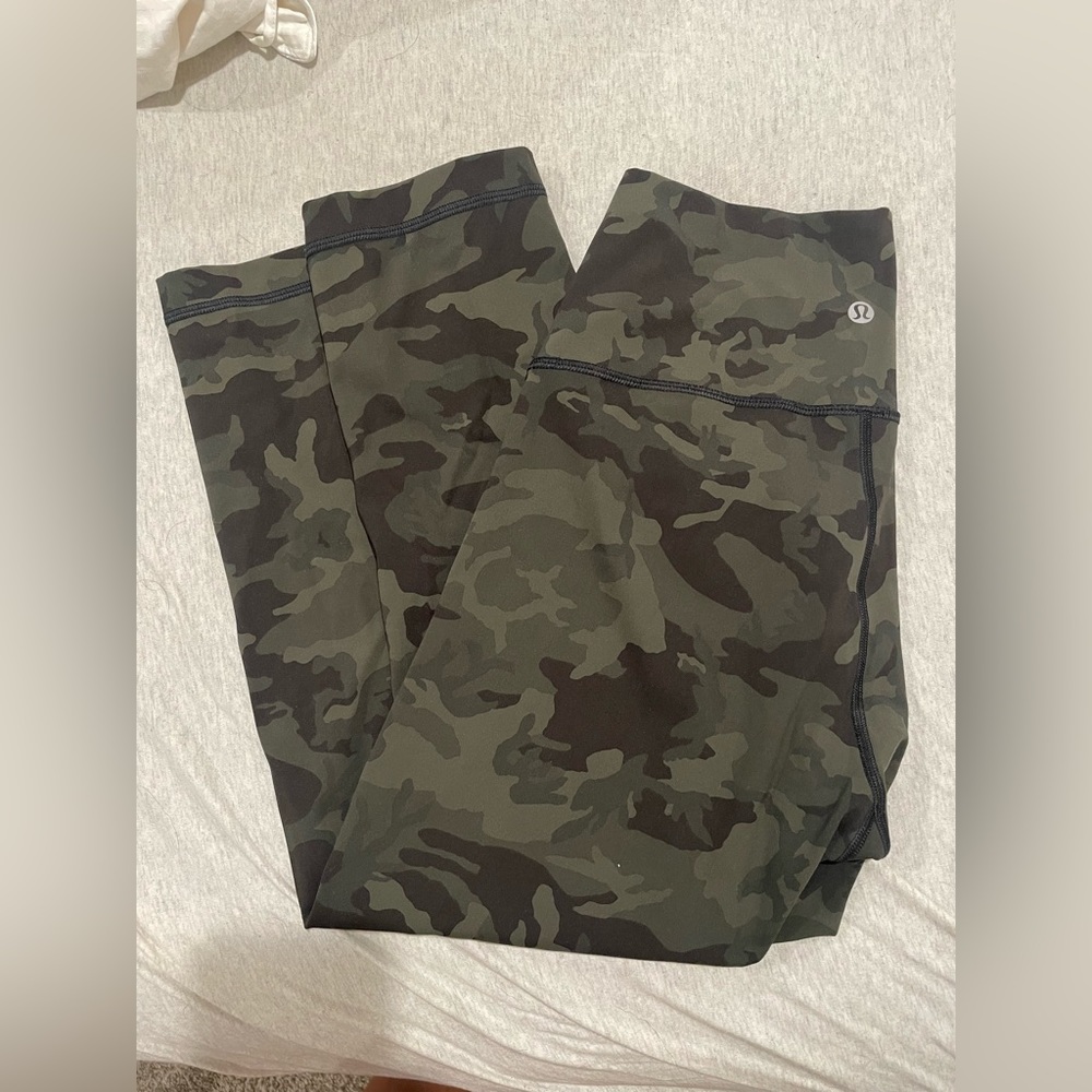 Wunder train high waisted crop camo